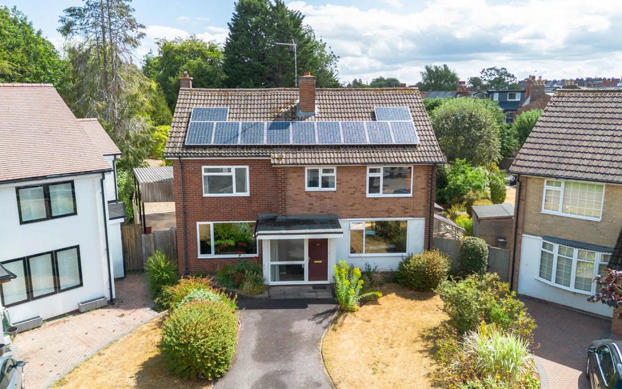 5 bed house for sale — Wheathill Close, Leamington Spa
