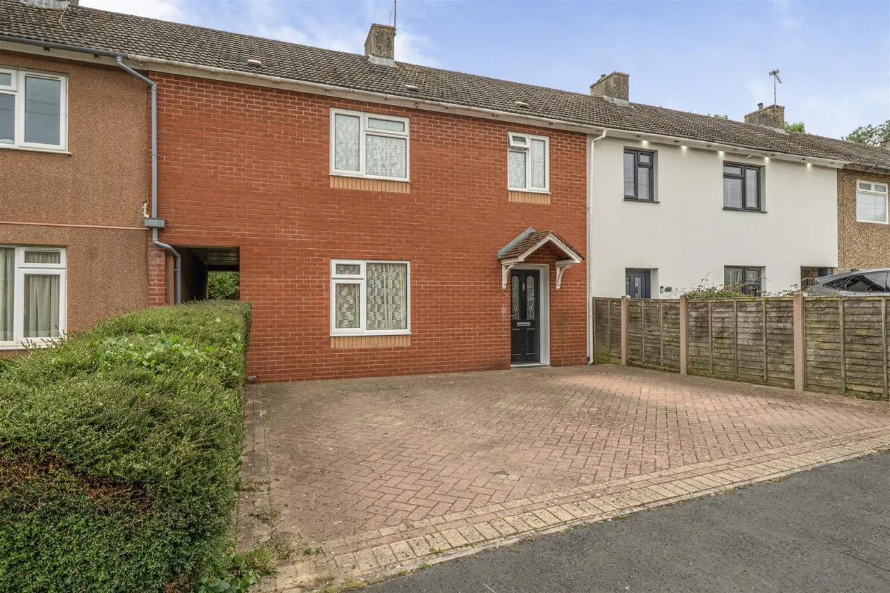 4 bed house for sale, Wyndham Crescent, Broomhill, BS4