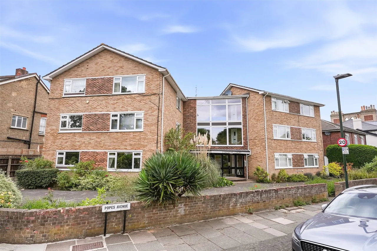 2 bed flat for sale — Courtayne Court, Popes Avenue, Twickenham, TW2 5TJ