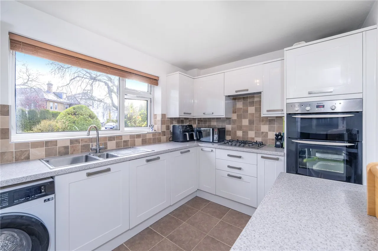 Courtayne Court, Popes Avenue, Twickenham, TW2 5TJ, photo 4