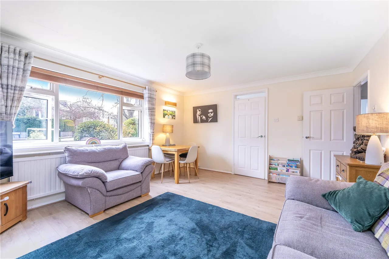 Courtayne Court, Popes Avenue, Twickenham, TW2 5TJ, photo 3