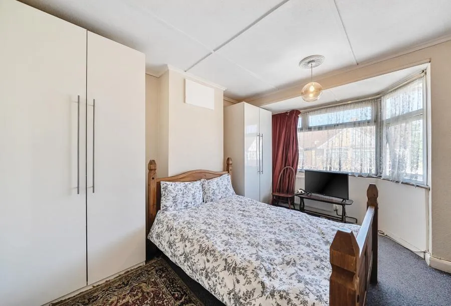 Hilary Avenue, Mitcham, CR4, photo 5