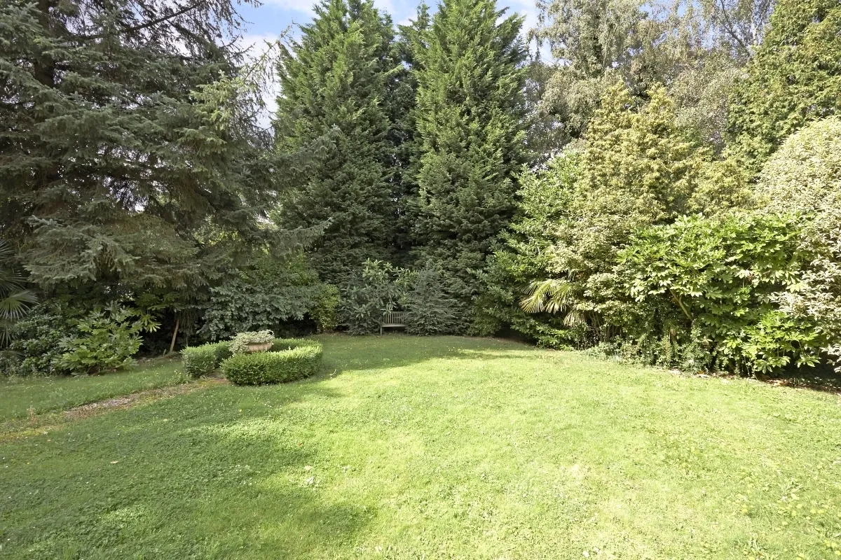 Caerleon Close, Claygate KT10, photo 8