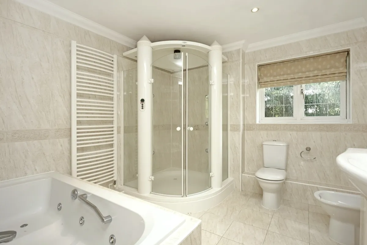 Caerleon Close, Claygate KT10, photo 10