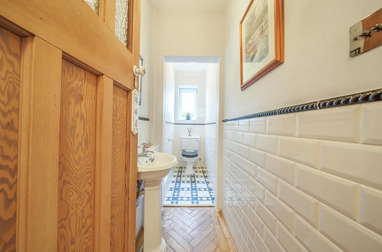 West Drive, Cheam, Surrey, SM2 7NA, photo 8