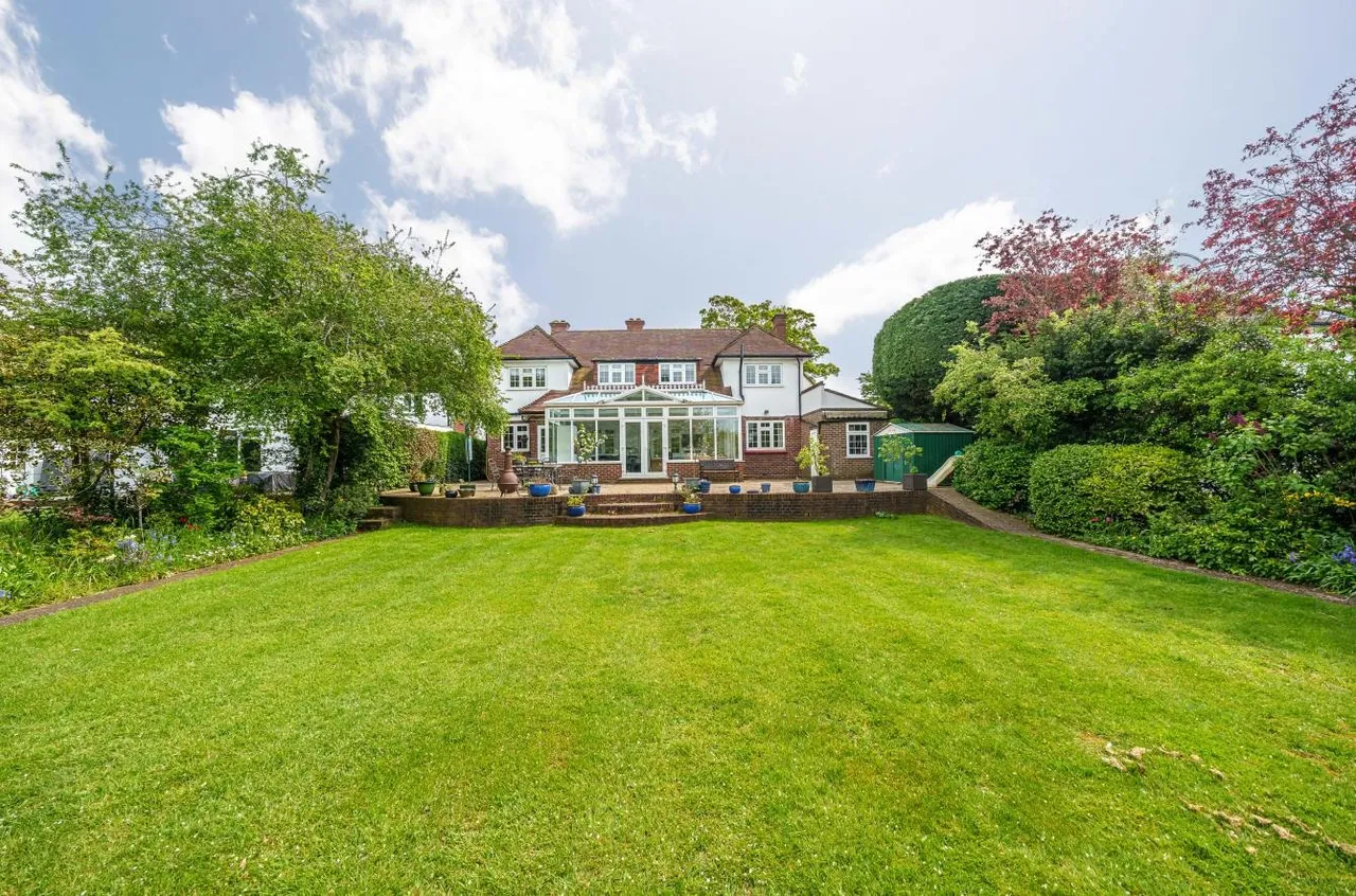 West Drive, Cheam, Surrey, SM2 7NA, photo 12