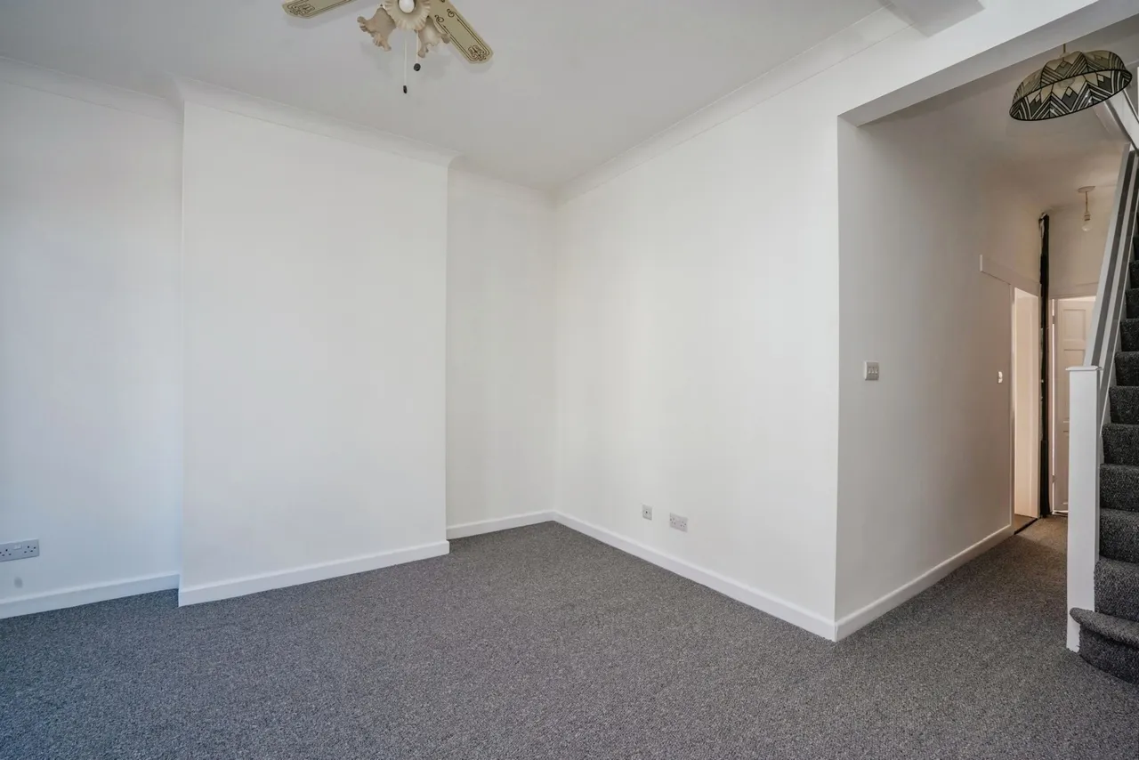 Paulsgrove Road, Portsmouth, PO2, photo 11