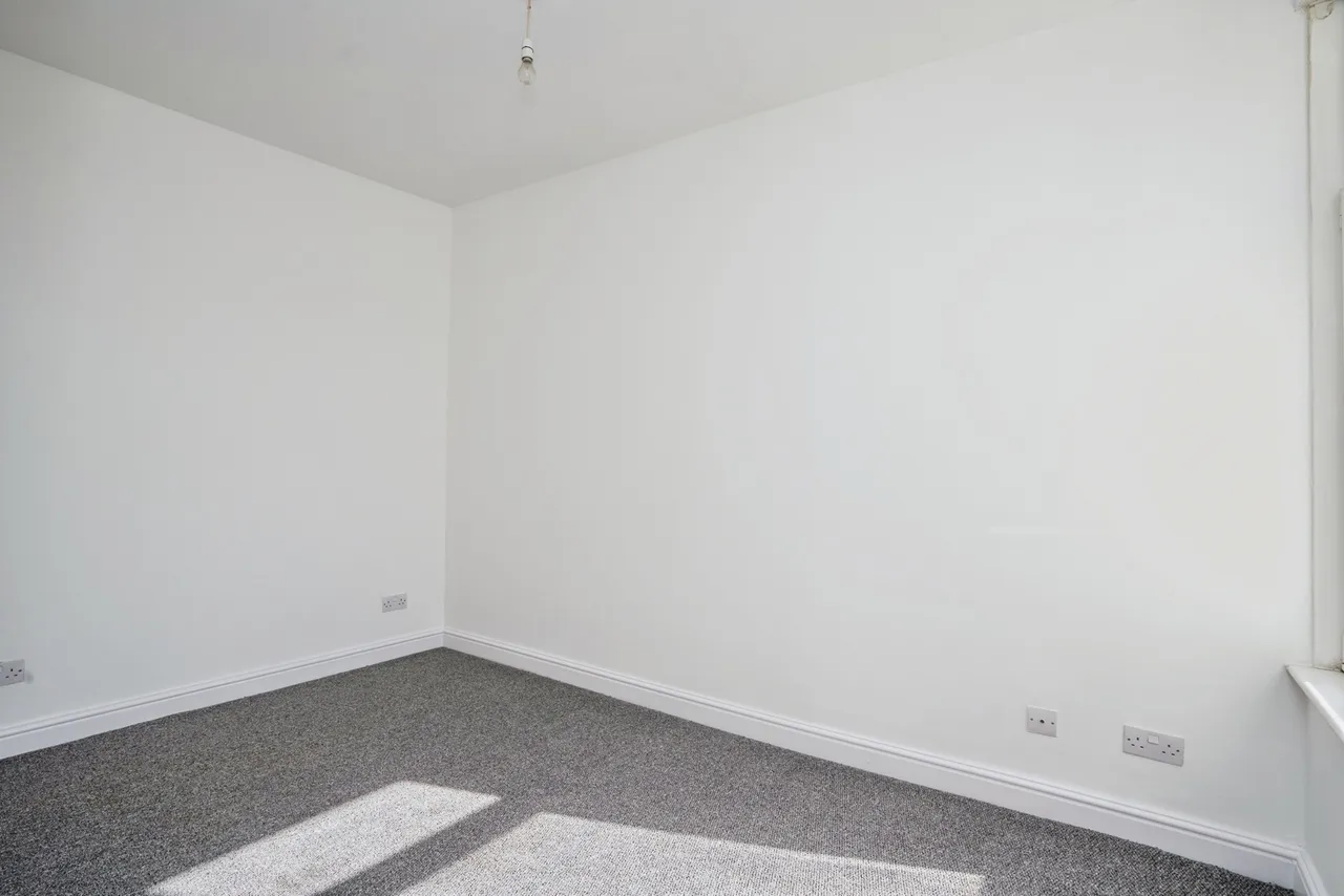 Paulsgrove Road, Portsmouth, PO2, photo 13