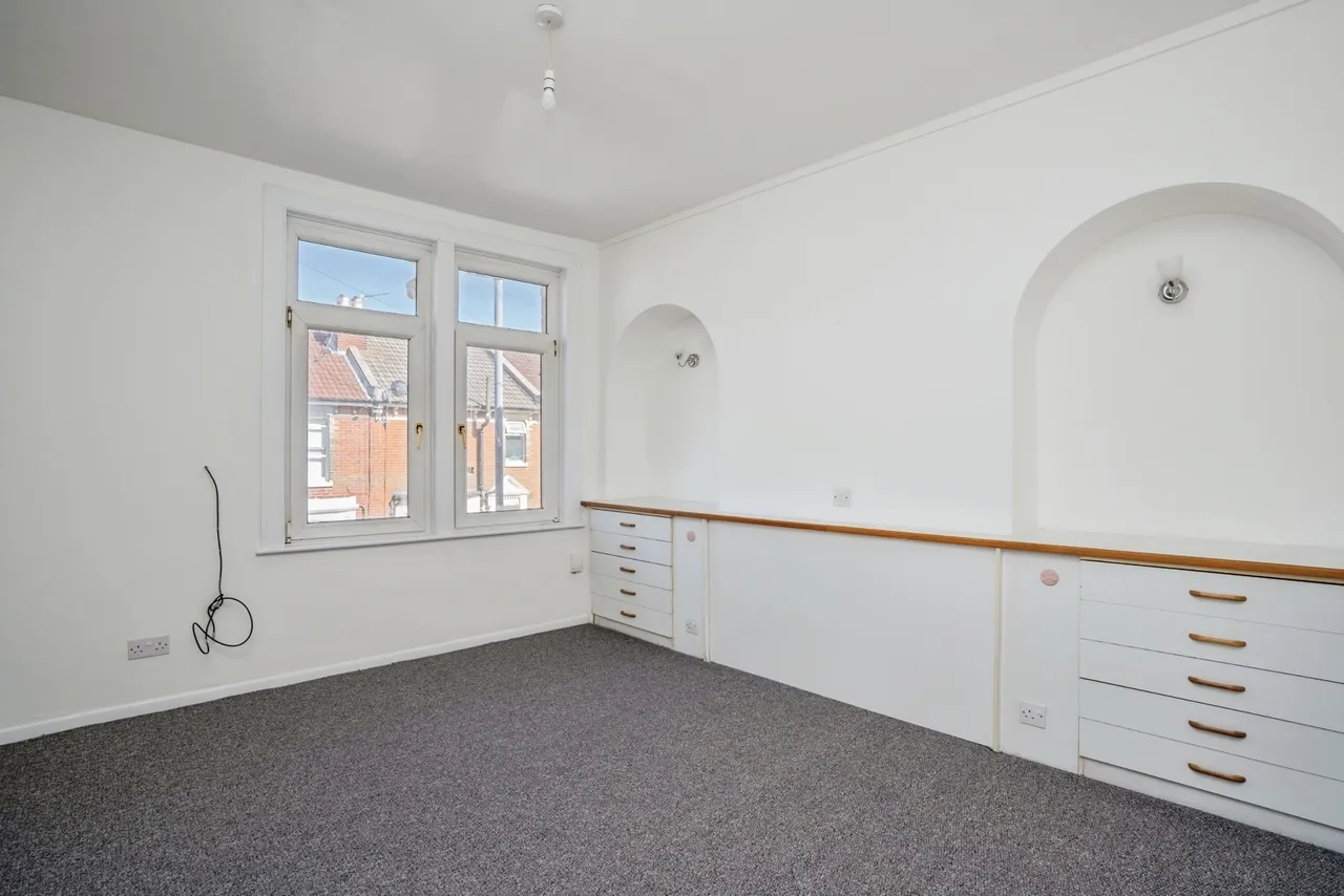 Paulsgrove Road, Portsmouth, PO2, photo 17
