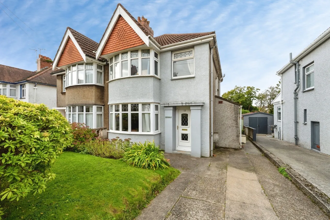 3 bed house for sale, Raglan Road, Sketty, SA2