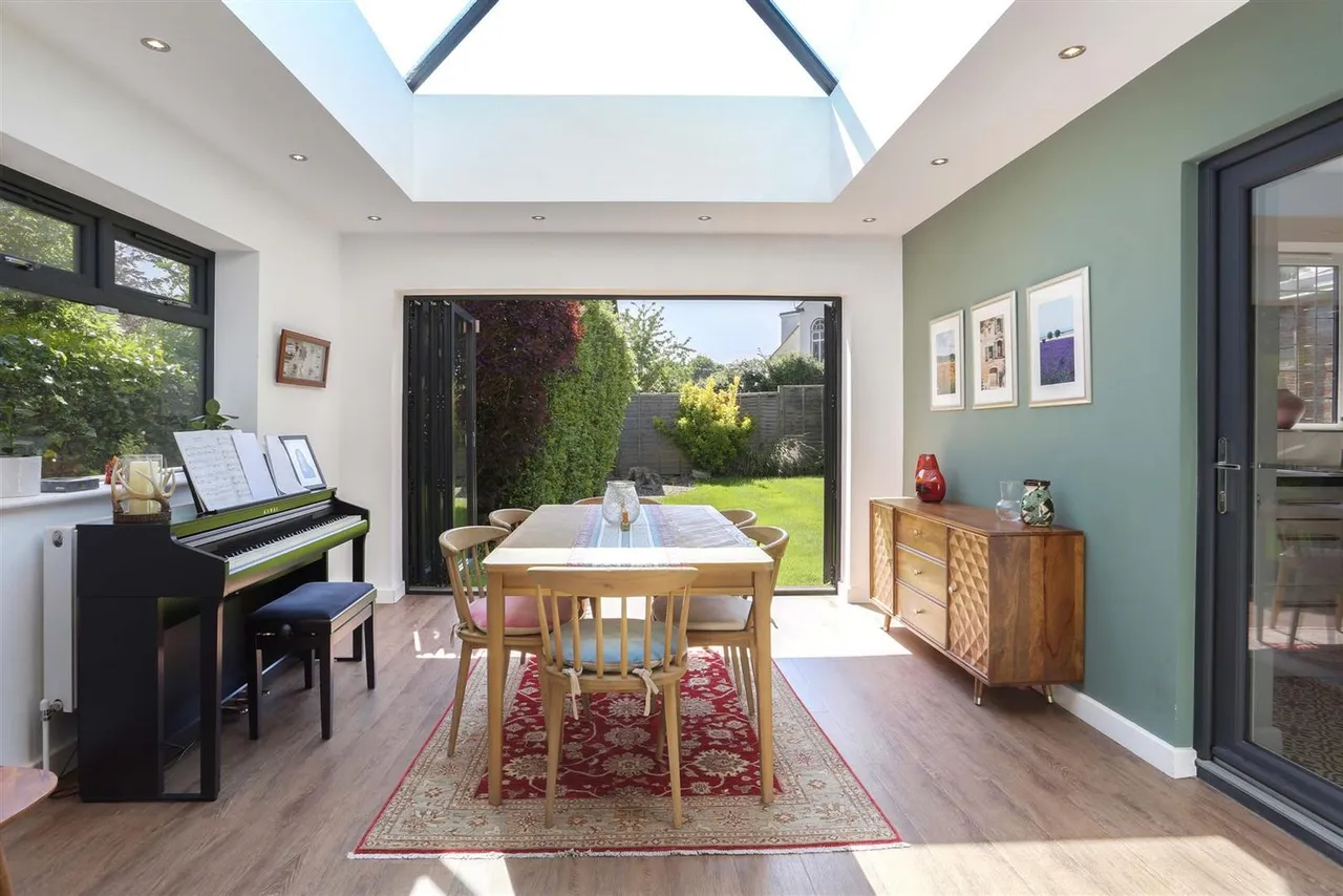 Cosdach Avenue, Wallington, Surrey, SM6 9RA, photo 5
