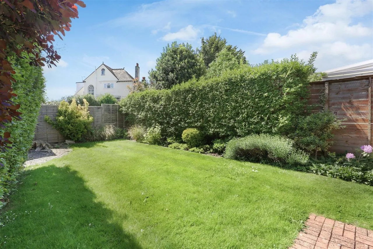 Cosdach Avenue, Wallington, Surrey, SM6 9RA, photo 8