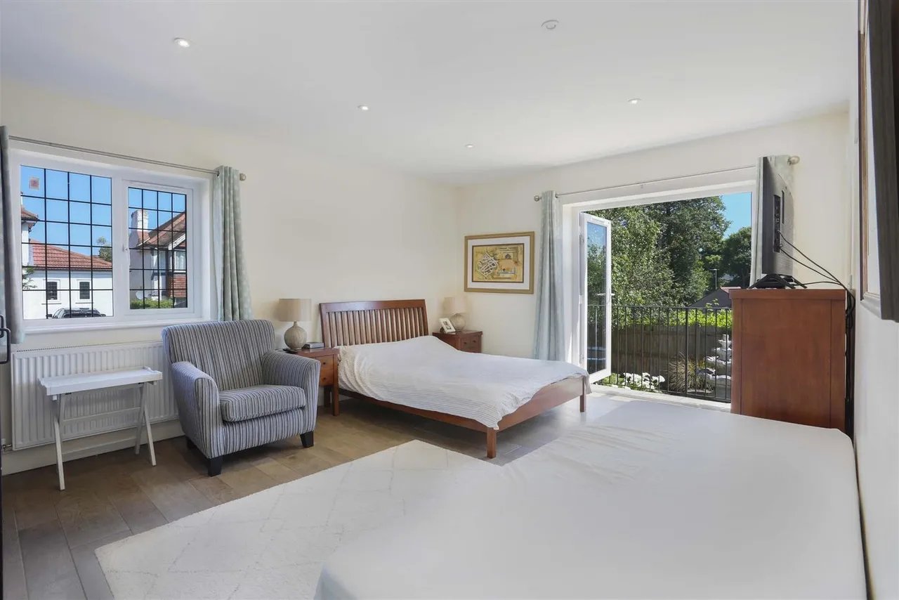Cosdach Avenue, Wallington, Surrey, SM6 9RA, photo 12