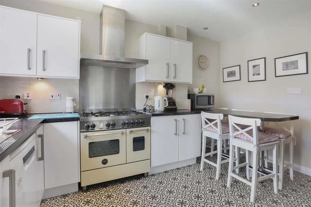 Cosdach Avenue, Wallington, Surrey, SM6 9RA, photo 10