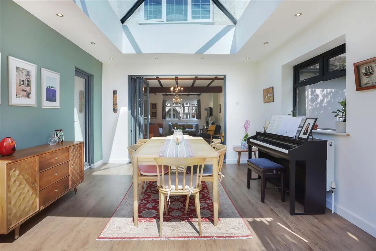 Cosdach Avenue, Wallington, Surrey, SM6 9RA, photo 6