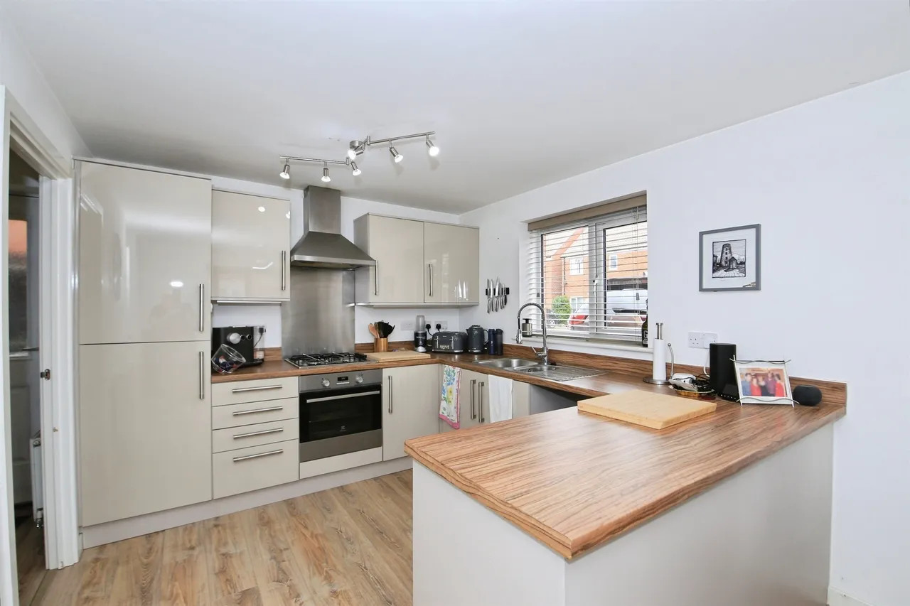 Cornmill Close, Farcet, PE7, photo 7