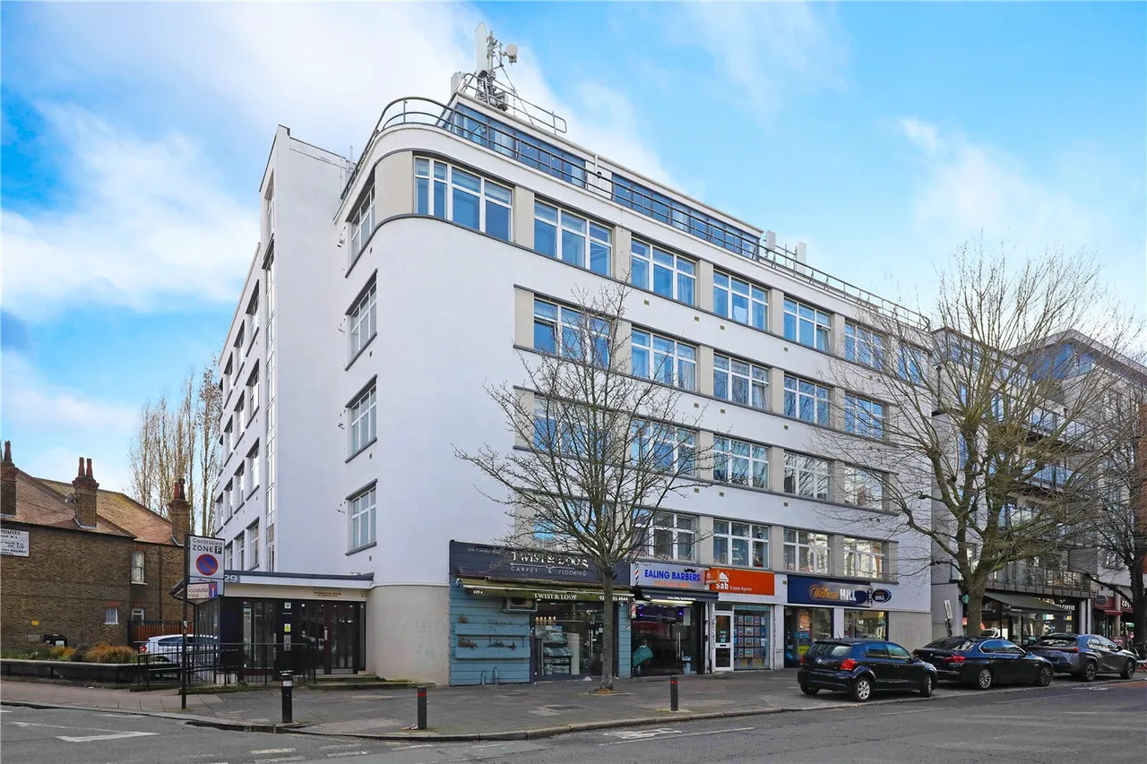 Uxbridge Road, London, W5, photo 10
