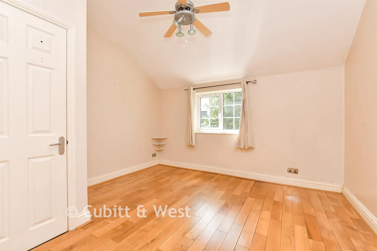 Woodcote Mews, Wallington, SM6, photo 13