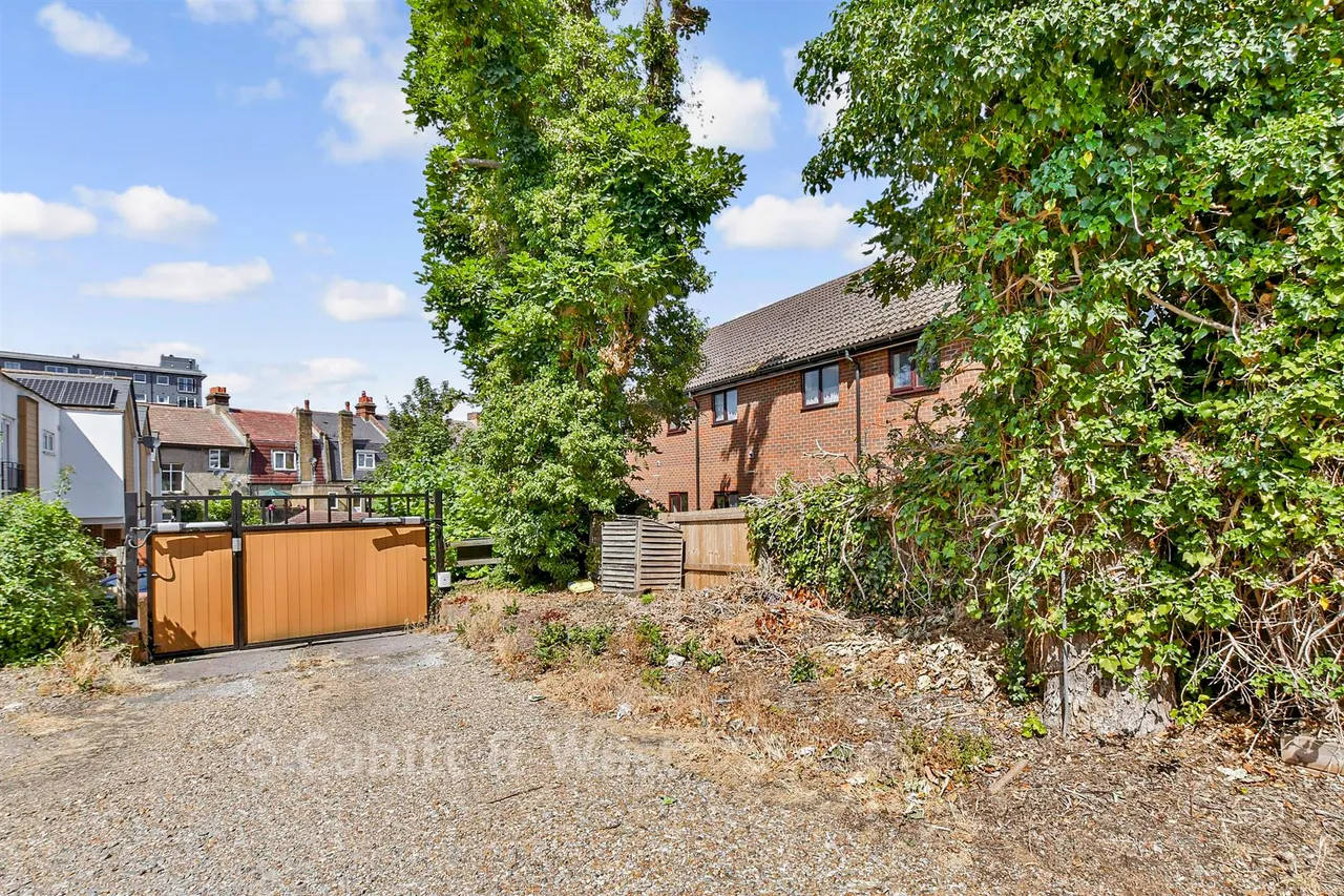 Woodcote Mews, Wallington, SM6, photo 12