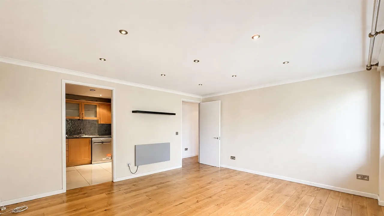 2 bed flat for sale, Cromwell Road, Earls Court, SW5