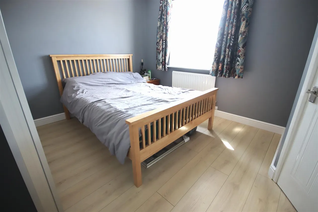 Rowe Mead, Pewsham, photo 7
