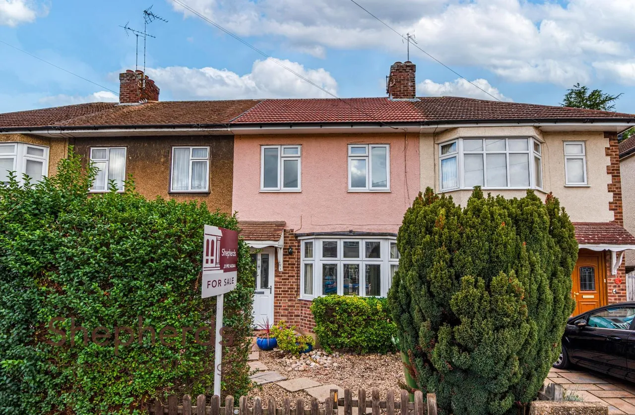 2 bed house for sale, Meadway, Hoddesdon, EN11