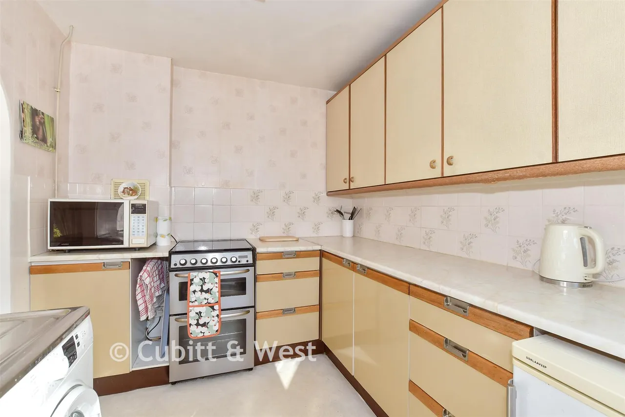 Ewhurst Close, West Green, RH11, photo 6