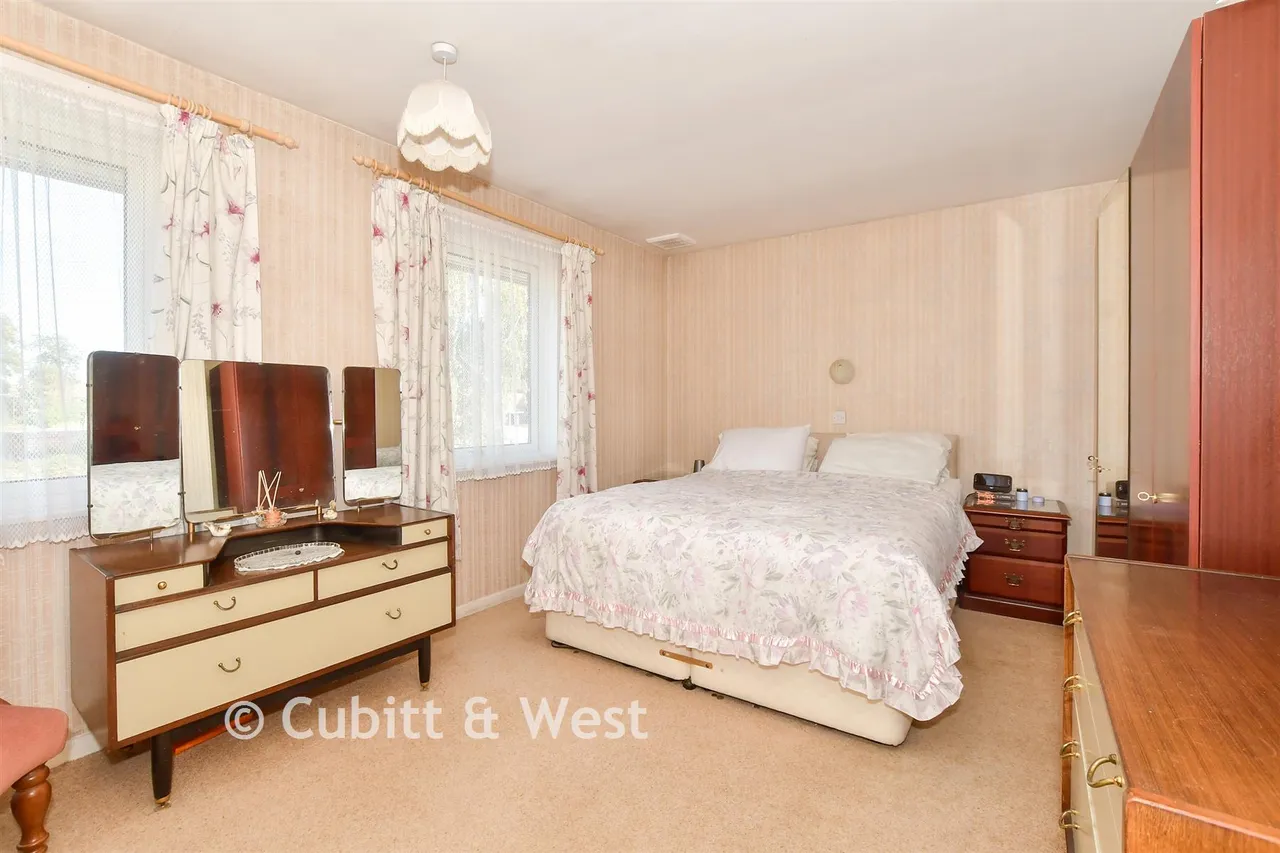 Ewhurst Close, West Green, RH11, photo 11
