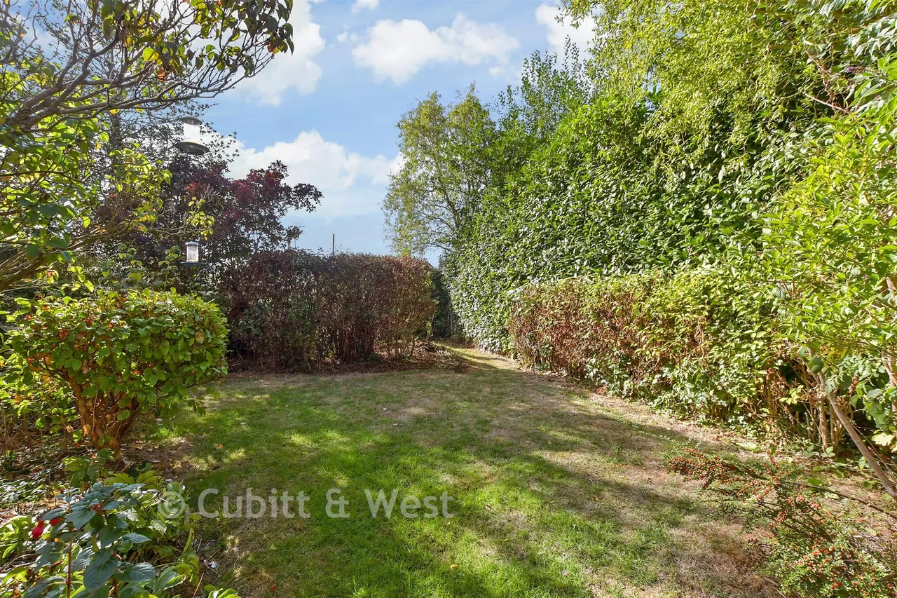 Ewhurst Close, West Green, RH11, photo 18