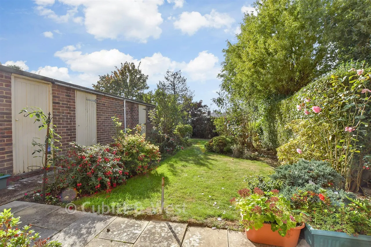 Ewhurst Close, West Green, RH11, photo 17