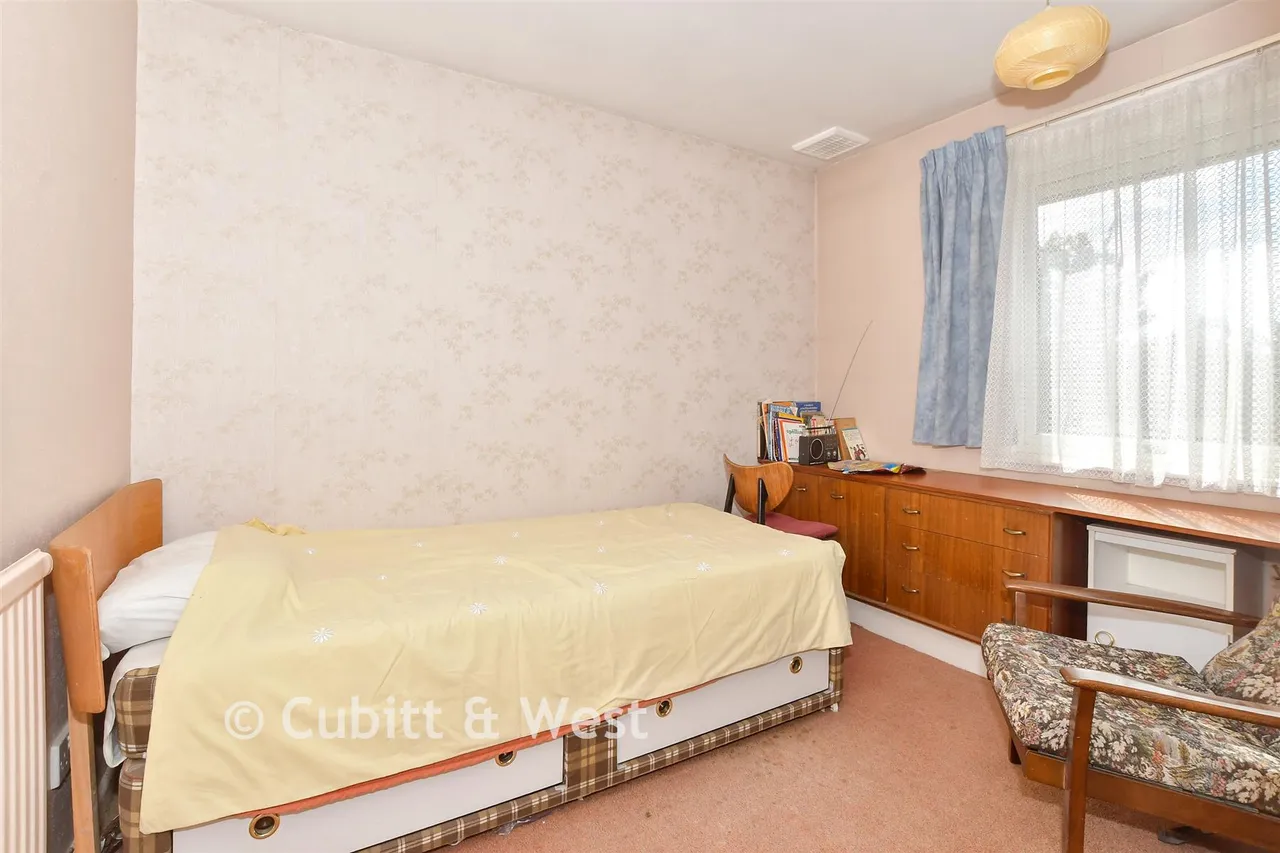 Ewhurst Close, West Green, RH11, photo 13