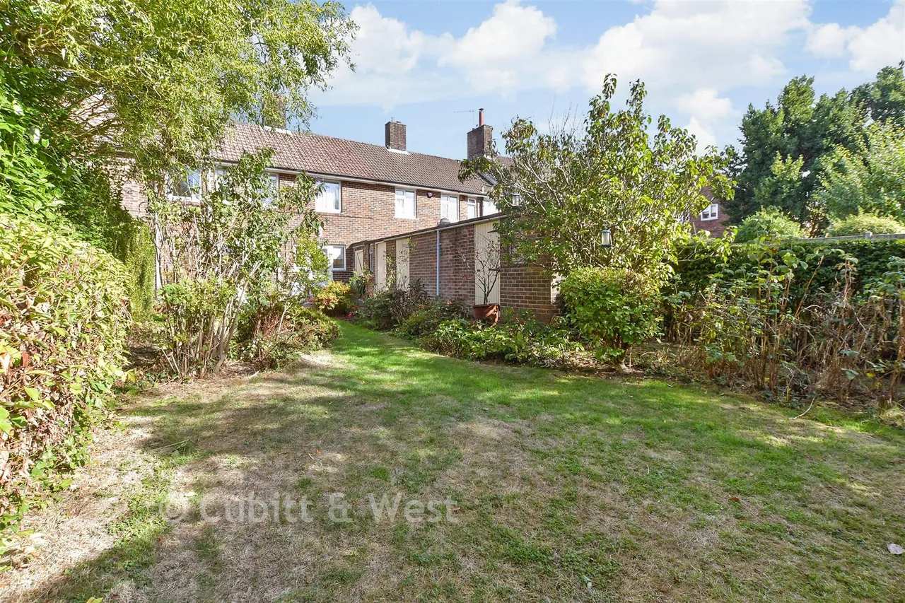 Ewhurst Close, West Green, RH11, photo 2