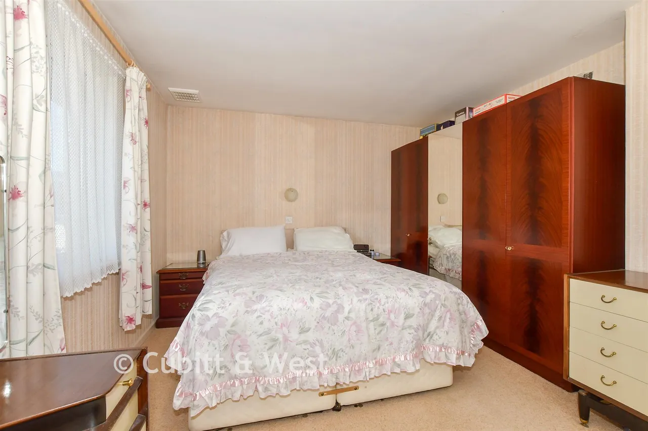 Ewhurst Close, West Green, RH11, photo 10