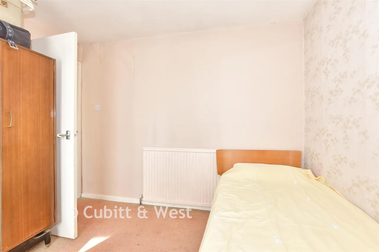 Ewhurst Close, West Green, RH11, photo 12