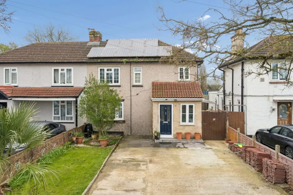 3 bed house for sale, Horton Road, Staines-Upon-Thames, TW19
