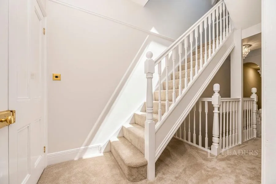 Park Avenue, WR3, photo 12