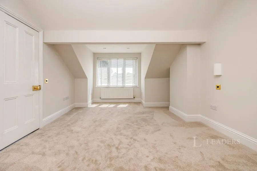 Park Avenue, WR3, photo 13