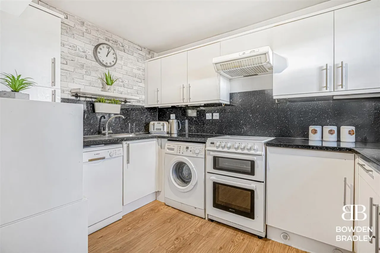 Manford Way, Hazel Court, IG7, photo 5