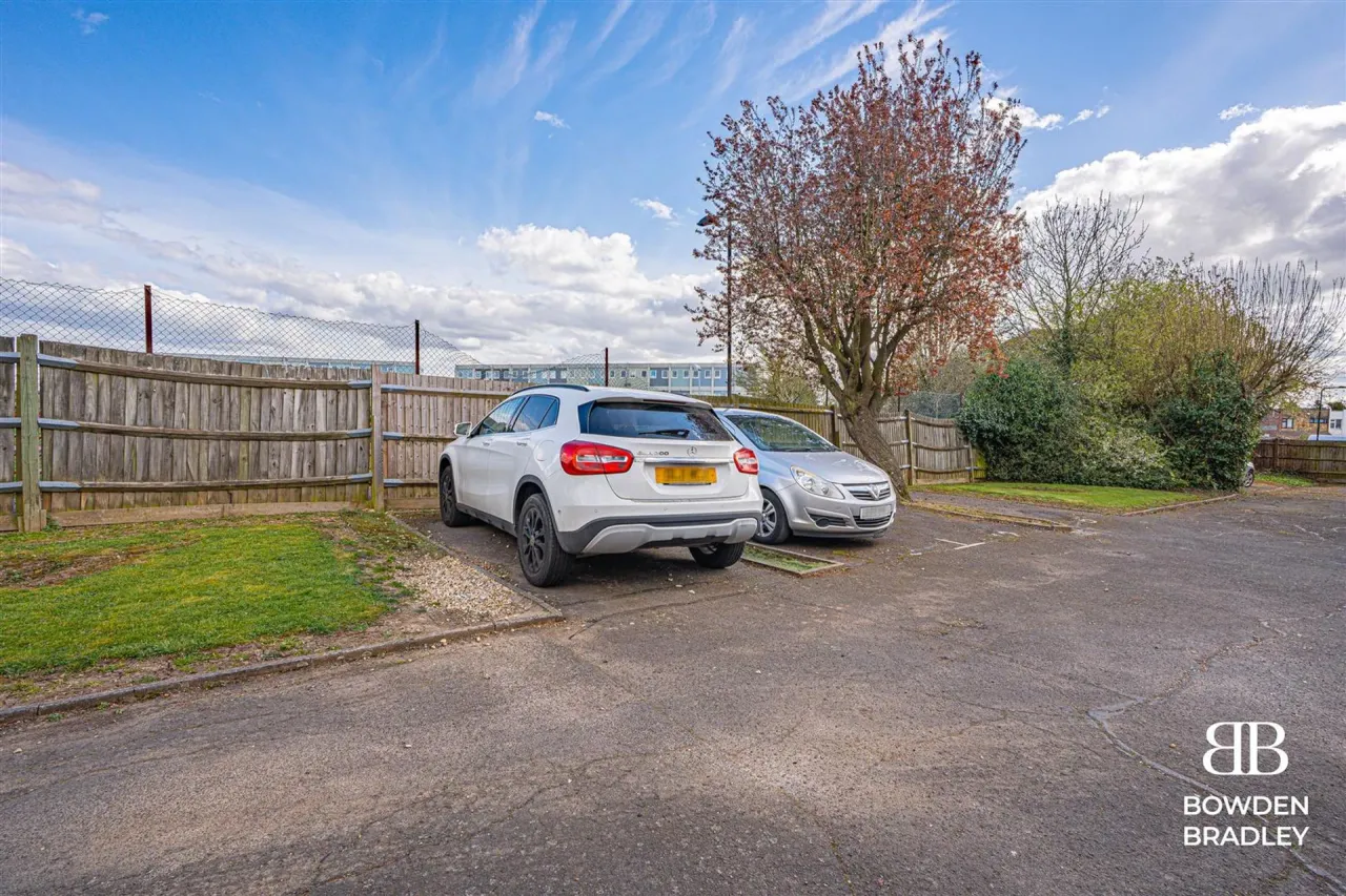 Manford Way, Hazel Court, IG7, photo 12