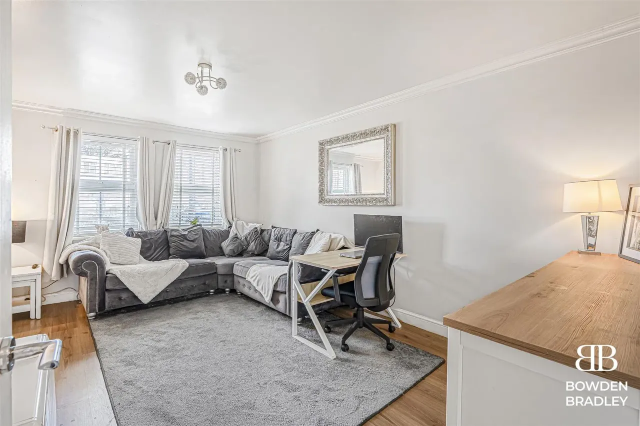 Manford Way, Hazel Court, IG7, photo 4