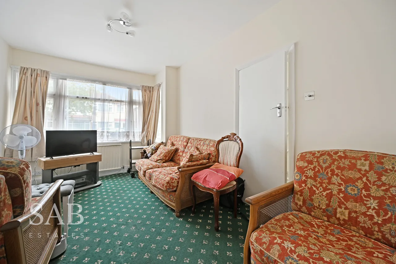 Neal Avenue, Southall, UB1, photo 2