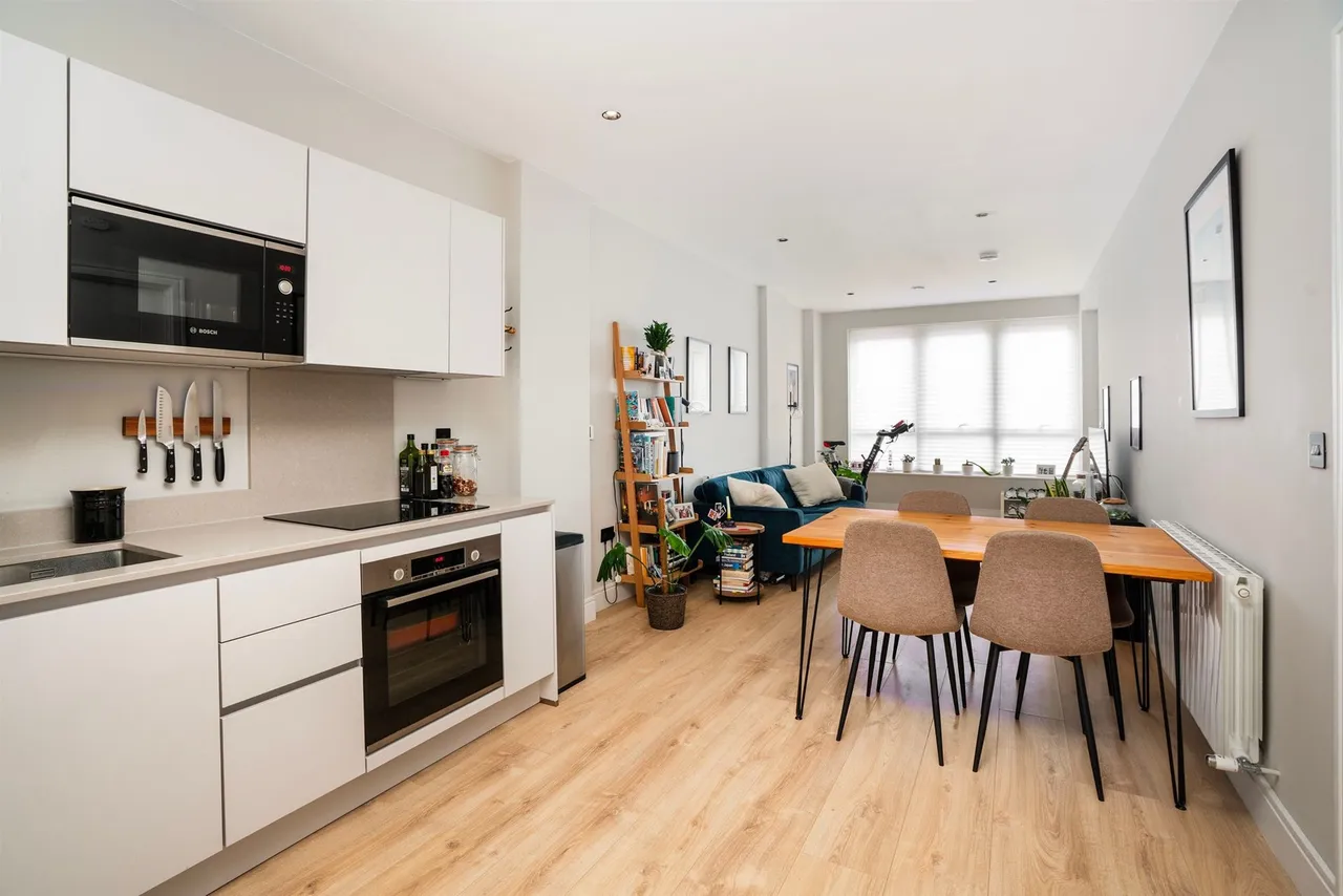 Gruneisen Road, London, N3, photo 10