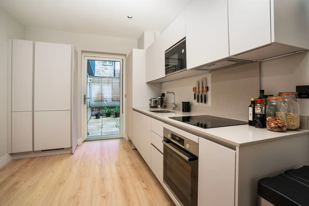 Gruneisen Road, London, N3, photo 3
