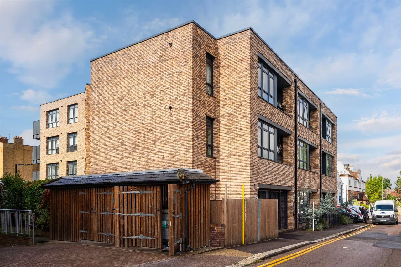 Gruneisen Road, London, N3, photo 7