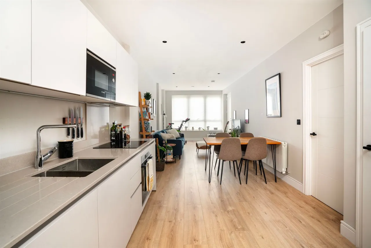 Gruneisen Road, London, N3, photo 8