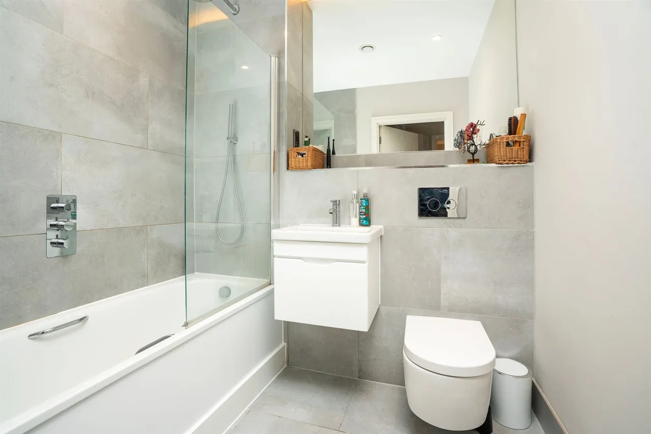 Gruneisen Road, London, N3, photo 6