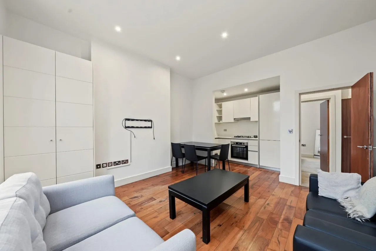 Victoria Road, London, NW6, photo 2