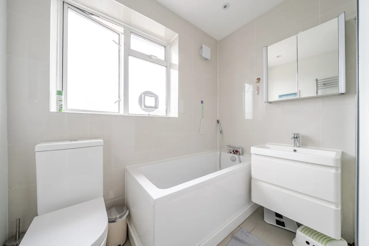 South Park Crescent, London, SE6, photo 5
