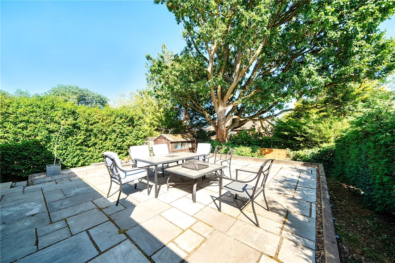 Nutbourne, Farnham, Surrey, GU9, photo 4
