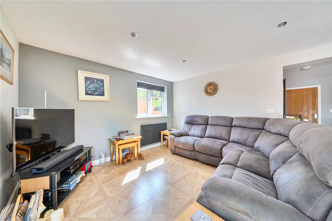 Nutbourne, Farnham, Surrey, GU9, photo 5